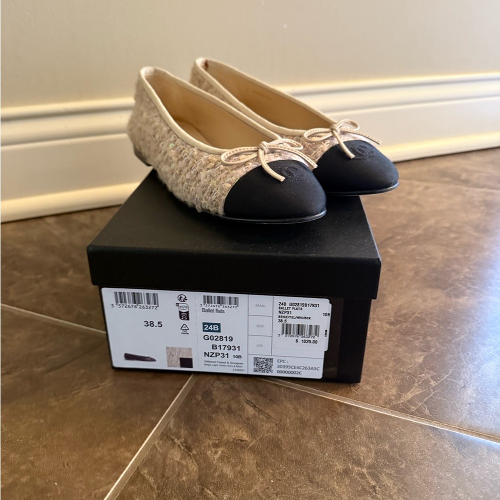 CHANEL Black and Cream Flats with Bow Detail